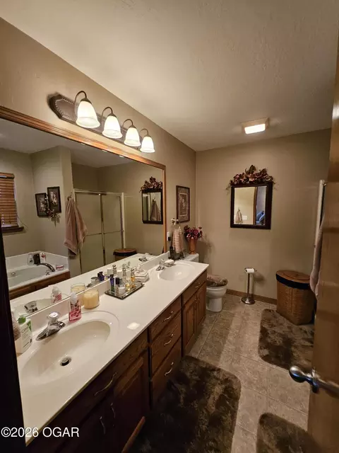 Bath - 206 Prairie Lane Monett Mo 65708, Monett, MO 65708 photo 1 of 5