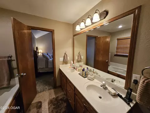 Bath - 206 Prairie Lane Monett Mo 65708, Monett, MO 65708 photo 4 of 5