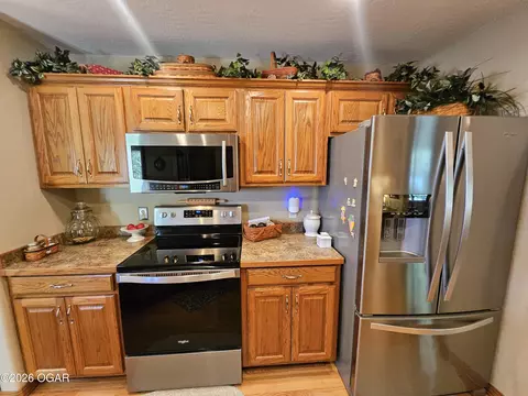 Kitchen - 206 Prairie Lane Monett Mo 65708, Monett, MO 65708 photo 5 of 8