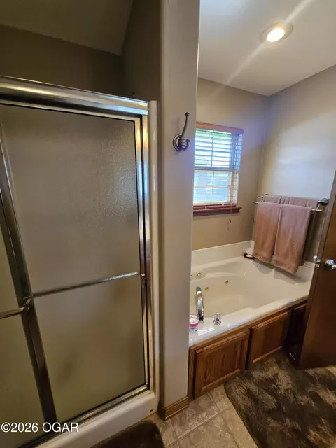 Bath - 206 Prairie Lane Monett Mo 65708, Monett, MO 65708 photo 2 of 3