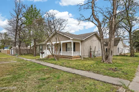 202 N Delaware Avenue Columbus Ks 66725 Ave, Columbus, KS 66725