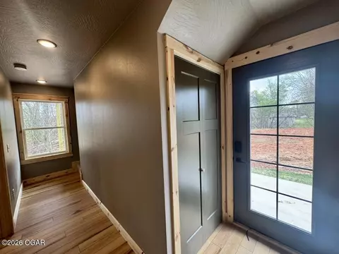 Entry Way - Undisclosed, Monett, MO 65708 photo 1 of 2