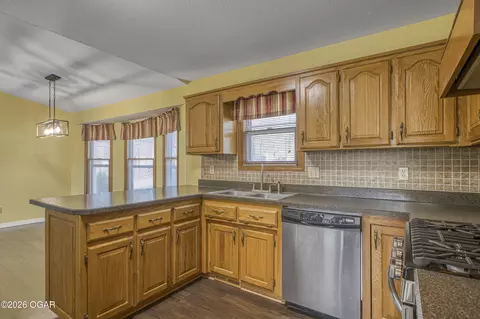 Kitchen - 3415 N Willow Road Joplin Mo 64801 Rd, Joplin, MO 64801 photo 3 of 4