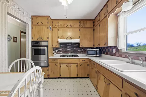 Kitchen - 577 Mcnatt Road Neosho Mo 64850, Neosho, MO 64850 photo 1 of 4