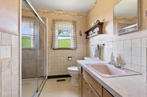 Bath - 577 Mcnatt Road Neosho Mo 64850, Neosho, MO 64850 photo 1 of 3