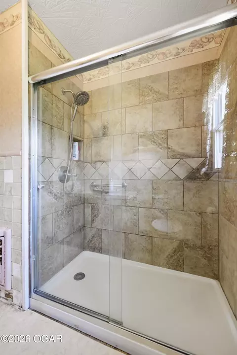 Bath - 577 Mcnatt Road Neosho Mo 64850, Neosho, MO 64850 photo 3 of 3