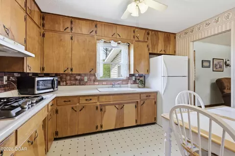 Kitchen - 577 Mcnatt Road Neosho Mo 64850, Neosho, MO 64850 photo 3 of 4