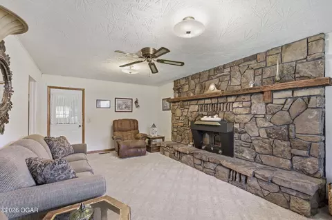 Living - 577 Mcnatt Road Neosho Mo 64850, Neosho, MO 64850 photo 4 of 4
