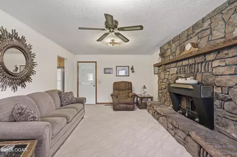 Living - 577 Mcnatt Road Neosho Mo 64850, Neosho, MO 64850 photo 3 of 4