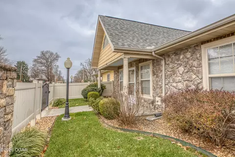 1814 Buena Vista Avenue Carthage Mo 64836 Ave, Carthage, MO 64836