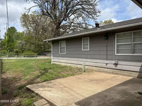 Exterior - 1021 Skyline Drive Neosho Mo 64850 Dr, Neosho, MO 64850 photo 3 of 4