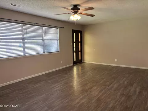 Living - 1021 Skyline Drive Neosho Mo 64850 Dr, Neosho, MO 64850 photo 1 of 5
