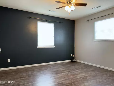 Living - 1021 Skyline Drive Neosho Mo 64850 Dr, Neosho, MO 64850 photo 5 of 5