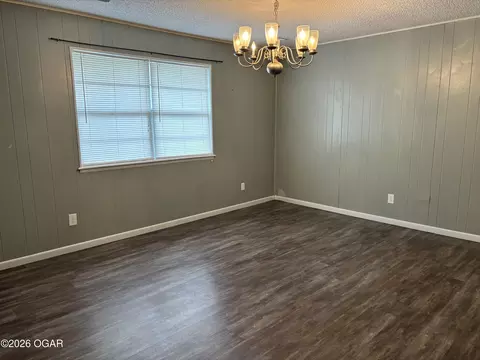 Living - 1021 Skyline Drive Neosho Mo 64850 Dr, Neosho, MO 64850 photo 4 of 5