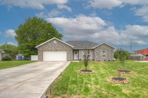 1925 Wynwood Drive Carthage Mo 64836 Dr, Carthage, MO 64836