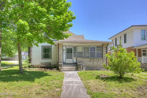 1242 S Garrison Avenue Carthage Mo 64836 Ave, Carthage, MO 64836