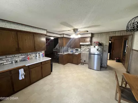 Kitchen - 7433 Oak Road Carthage Mo 64836 Rd, Carthage, MO 64836 photo 2 of 2