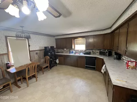 Kitchen - 7433 Oak Road Carthage Mo 64836 Rd, Carthage, MO 64836 photo 1 of 2