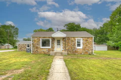 1800 Hazel Avenue Carthage Mo 64836 Ave, Carthage, MO 64836