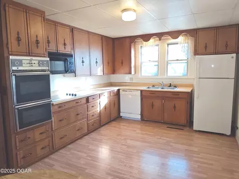 Kitchen - 713 Gulf Lamar Mo 64759, Lamar, MO 64759 photo 1 of 3