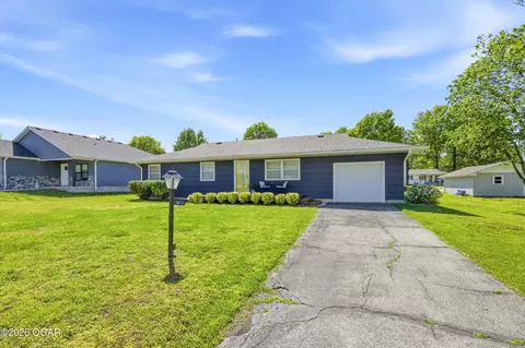 1611 Cherry Blossom Ln Carthage Mo 64836, Carthage, MO 64836