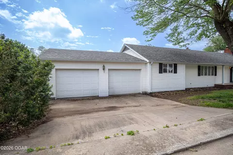 Exterior - 107 W 4th Street Lamar Mo 64759 St, Lamar, MO 64759 photo 2 of 8