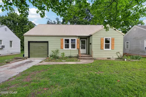 1724 Hillcrest Drive Carthage Mo 64836 Dr, Carthage, MO 64836