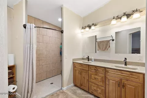 Bath - 1010 Monroe Road Anderson Mo 64831 Rd, Anderson, MO 64831 photo 1 of 2