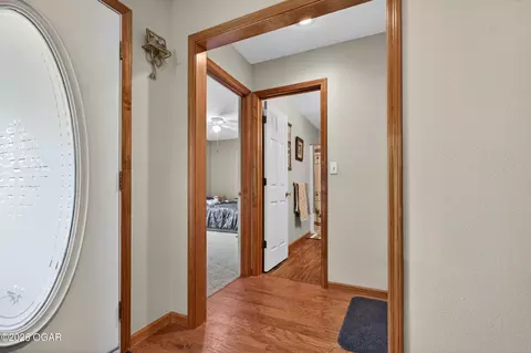 Entry Way - 13830 E Musket Road Nevada Mo 64772 Rd, Nevada, MO 64772 photo 4 of 7