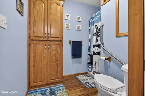 Bath - 13830 E Musket Road Nevada Mo 64772 Rd, Nevada, MO 64772 photo 4 of 6