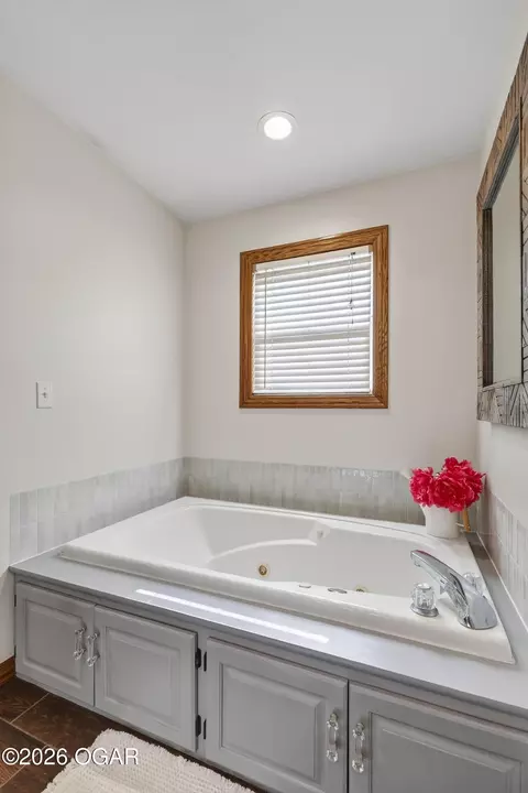 Bath - 6509 County Road 80 Carthage Mo 64836, Carthage, MO 64836 photo 4 of 8