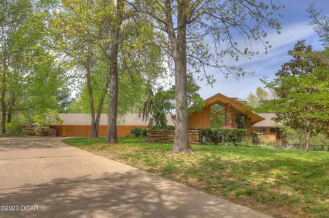 5594 Rivercrest Valley Drive Joplin Mo 64804 Dr, Joplin, MO 64804
