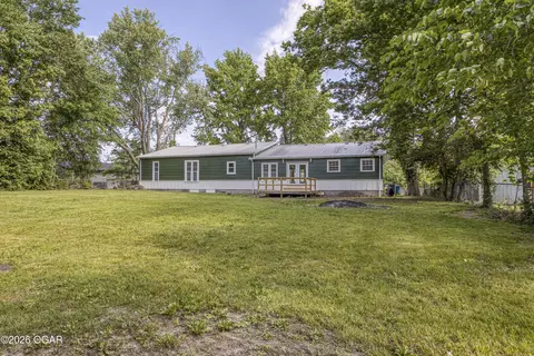 Exterior - 302 E Market Street Diamond Mo 64840 St, Diamond, MO 64840 photo 4 of 6