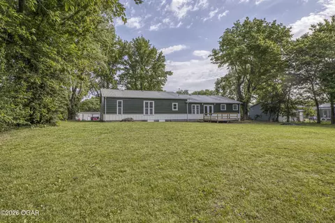 Exterior - 302 E Market Street Diamond Mo 64840 St, Diamond, MO 64840 photo 3 of 6