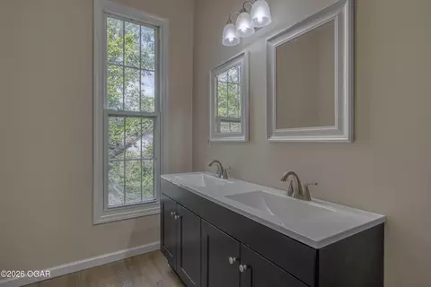 Bath - 302 E Market Street Diamond Mo 64840 St, Diamond, MO 64840 photo 1 of 3