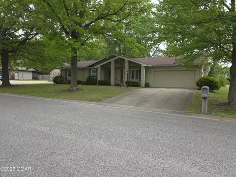908 Gene Taylor Drive Carthage Mo 64836 Dr, Carthage, MO 64836