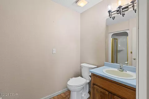 Bath - 930 E Primrose Street E1 Springfield Mo 65807 St #E1, Springfield, MO 65807 photo 1 of 3