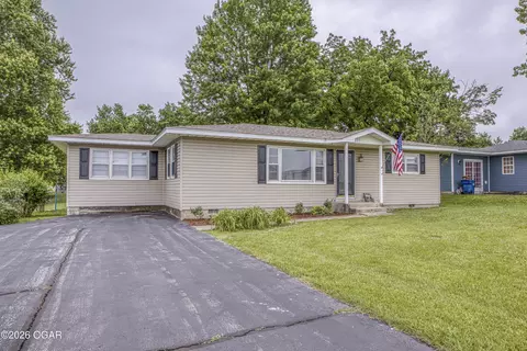 1914 Hazel Avenue Carthage Mo 64836 Ave, Carthage, MO 64836