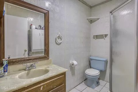 Bath - 1345 E Highland Avenue Carthage Mo 64836 Ave, Carthage, MO 64836 photo 1 of 2