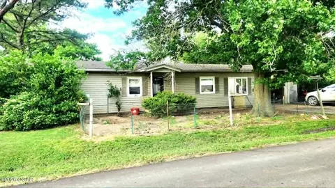 300 N Cayuga Street Frontenac Ks 66763 St, Frontenac, KS 66763