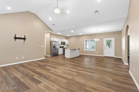 Living - 415 E 44th Street Joplin Mo 64804 St, Joplin, MO 64804 photo 3 of 4