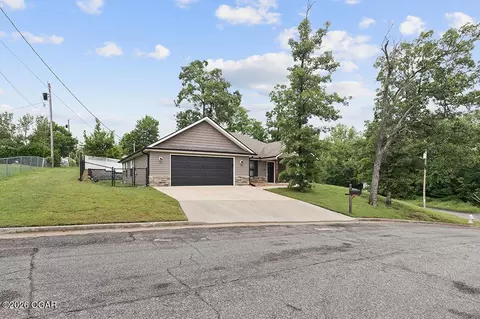 Exterior - 415 E 44th Street Joplin Mo 64804 St, Joplin, MO 64804 photo 6 of 8