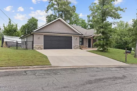 Exterior - 415 E 44th Street Joplin Mo 64804 St, Joplin, MO 64804 photo 7 of 8