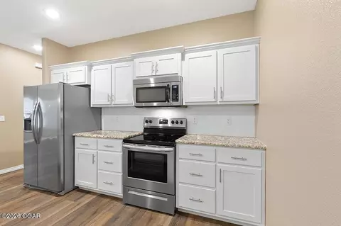 Kitchen - 415 E 44th Street Joplin Mo 64804 St, Joplin, MO 64804 photo 2 of 2