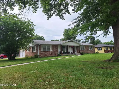2043 S Grand Avenue Carthage Mo 64836 Ave, Carthage, MO 64836