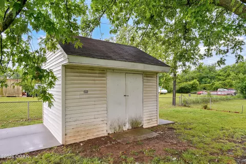 Exterior - 917 S West Avenue Springfield Mo 65802 Ave, Springfield, MO 65802 photo 3 of 6