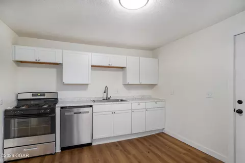 Kitchen - 917 S West Avenue Springfield Mo 65802 Ave, Springfield, MO 65802 photo 2 of 2
