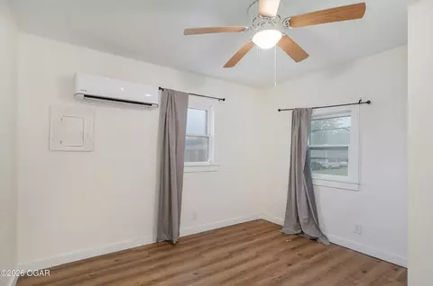 Bedroom - 917 S West Avenue Springfield Mo 65802 Ave, Springfield, MO 65802 photo 1 of 3