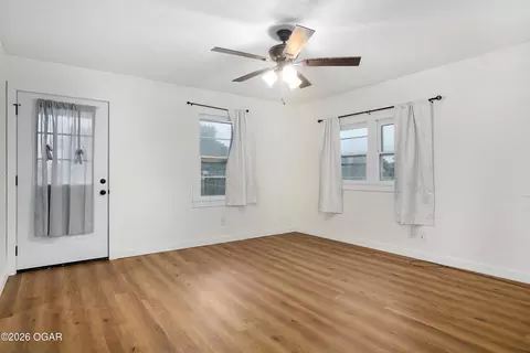 Living - 917 S West Avenue Springfield Mo 65802 Ave, Springfield, MO 65802 photo 1 of 2