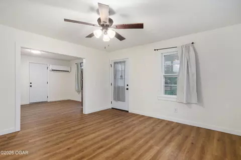 Living - 917 S West Avenue Springfield Mo 65802 Ave, Springfield, MO 65802 photo 2 of 2
